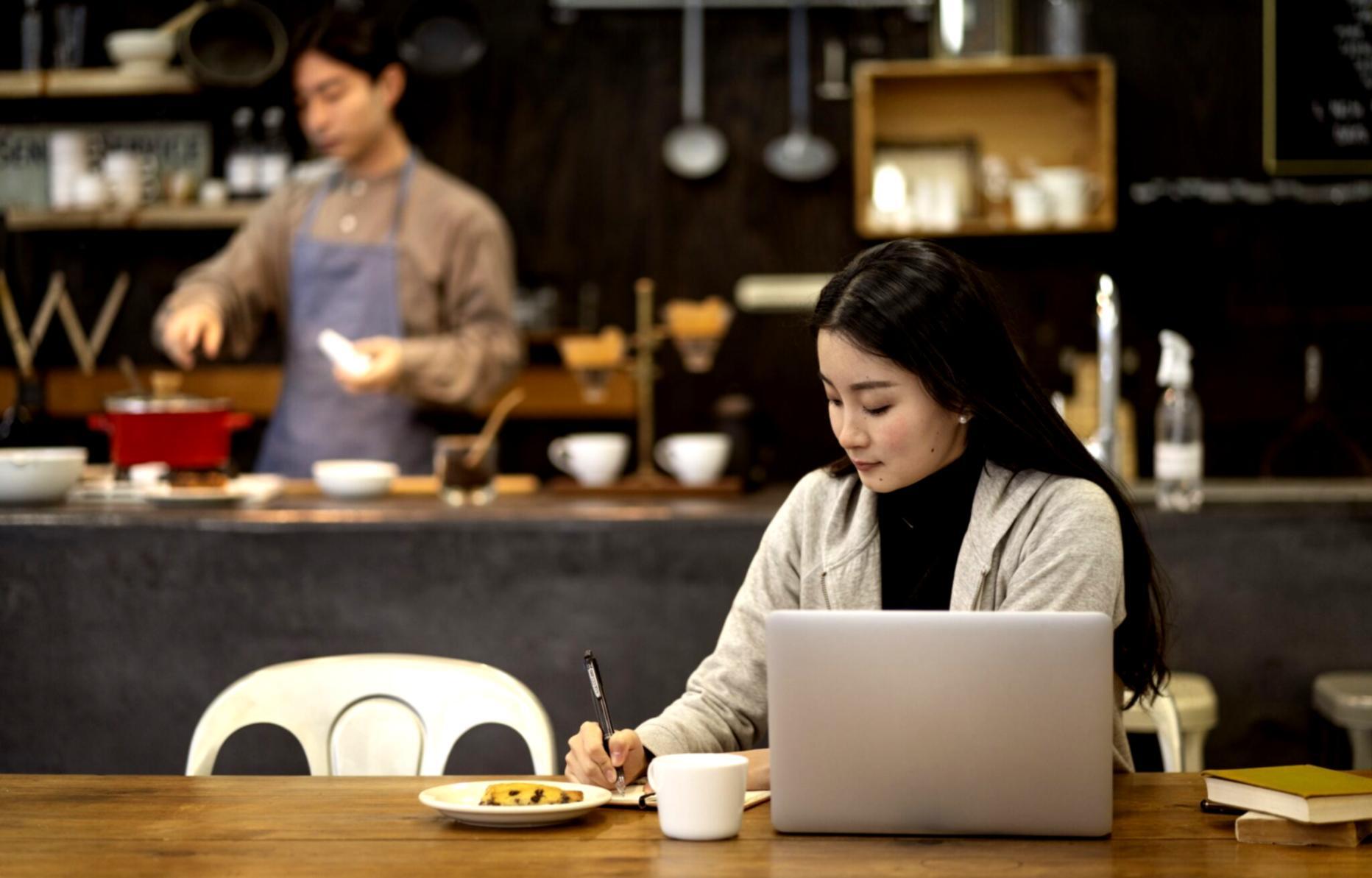 Digital marketing strategy session focused on link building techniques