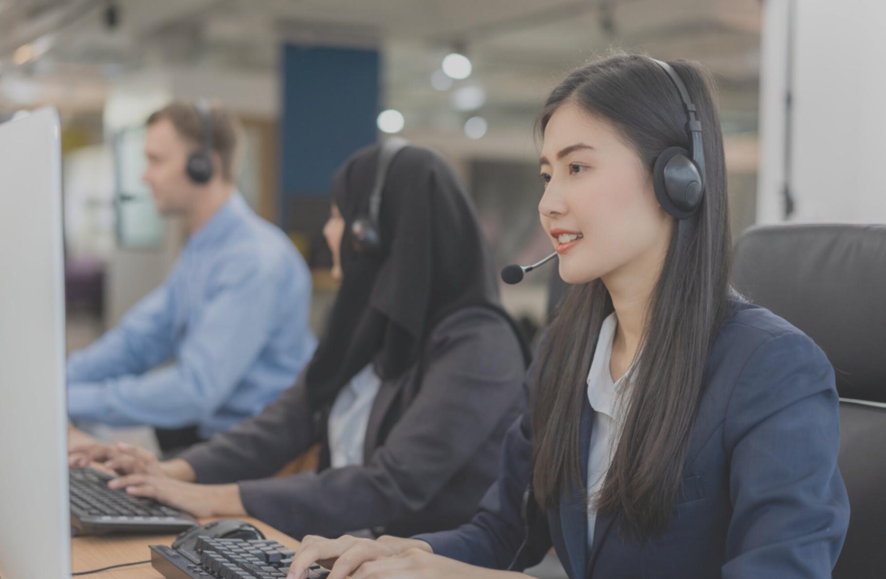 Student analyzing link prospects during course session